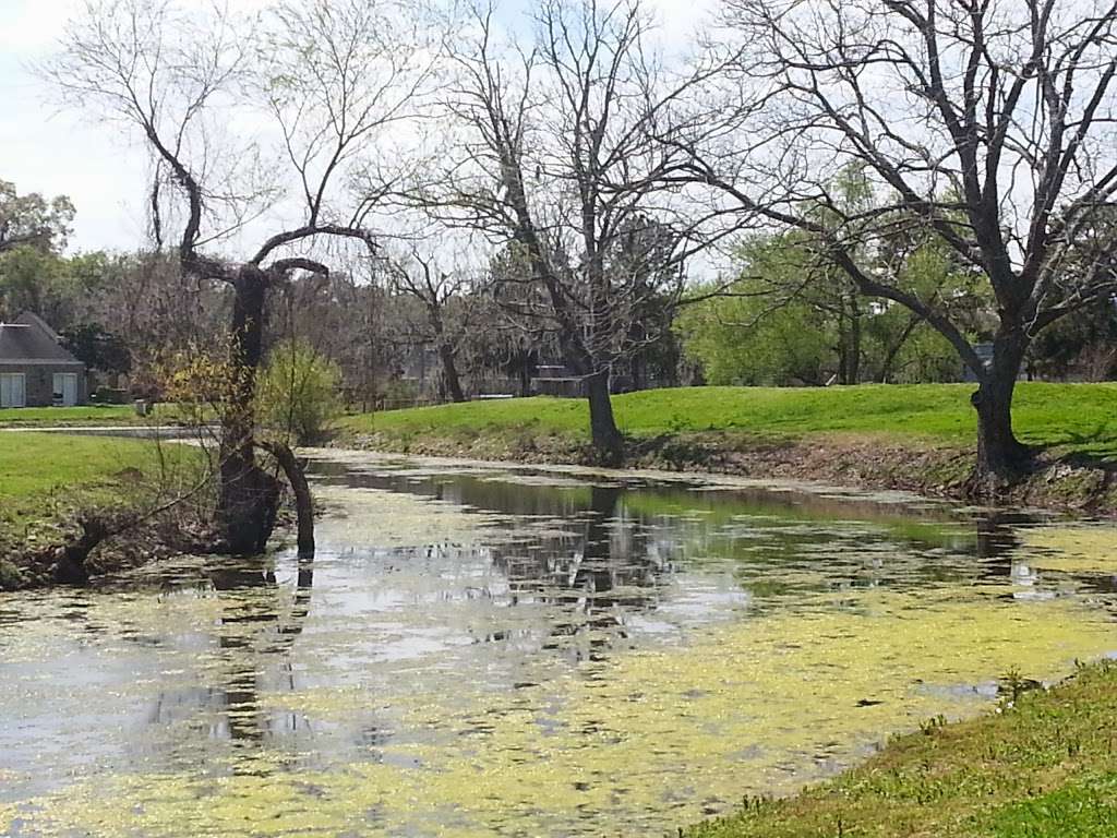 Columbia Lakes Resort Cottages in 180 Freeman Blvd, West Columbia, TX