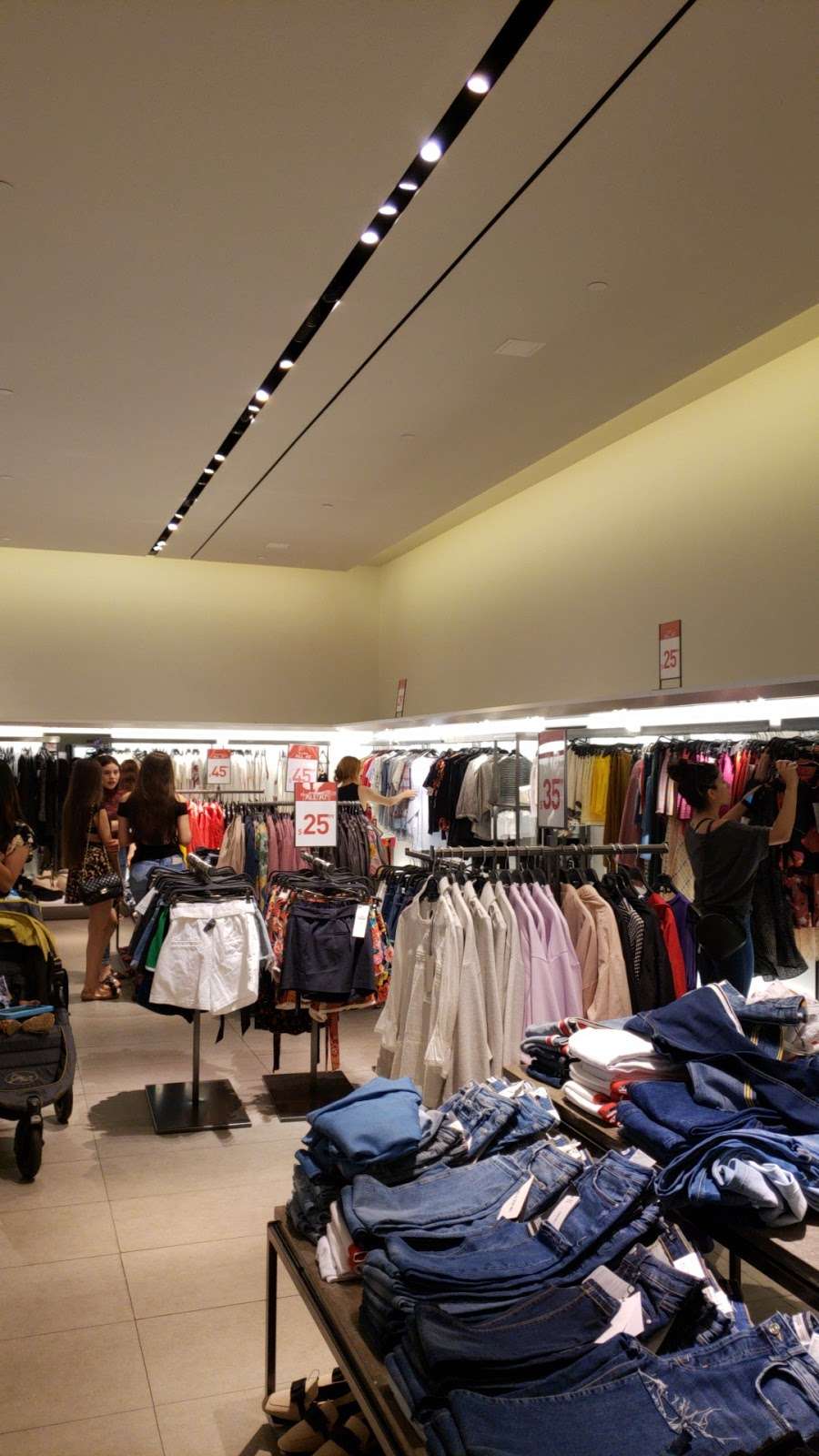 Zara | 239 Los Cerritos Center, Cerritos, CA 90703, USA | Phone: (562) 402-4466