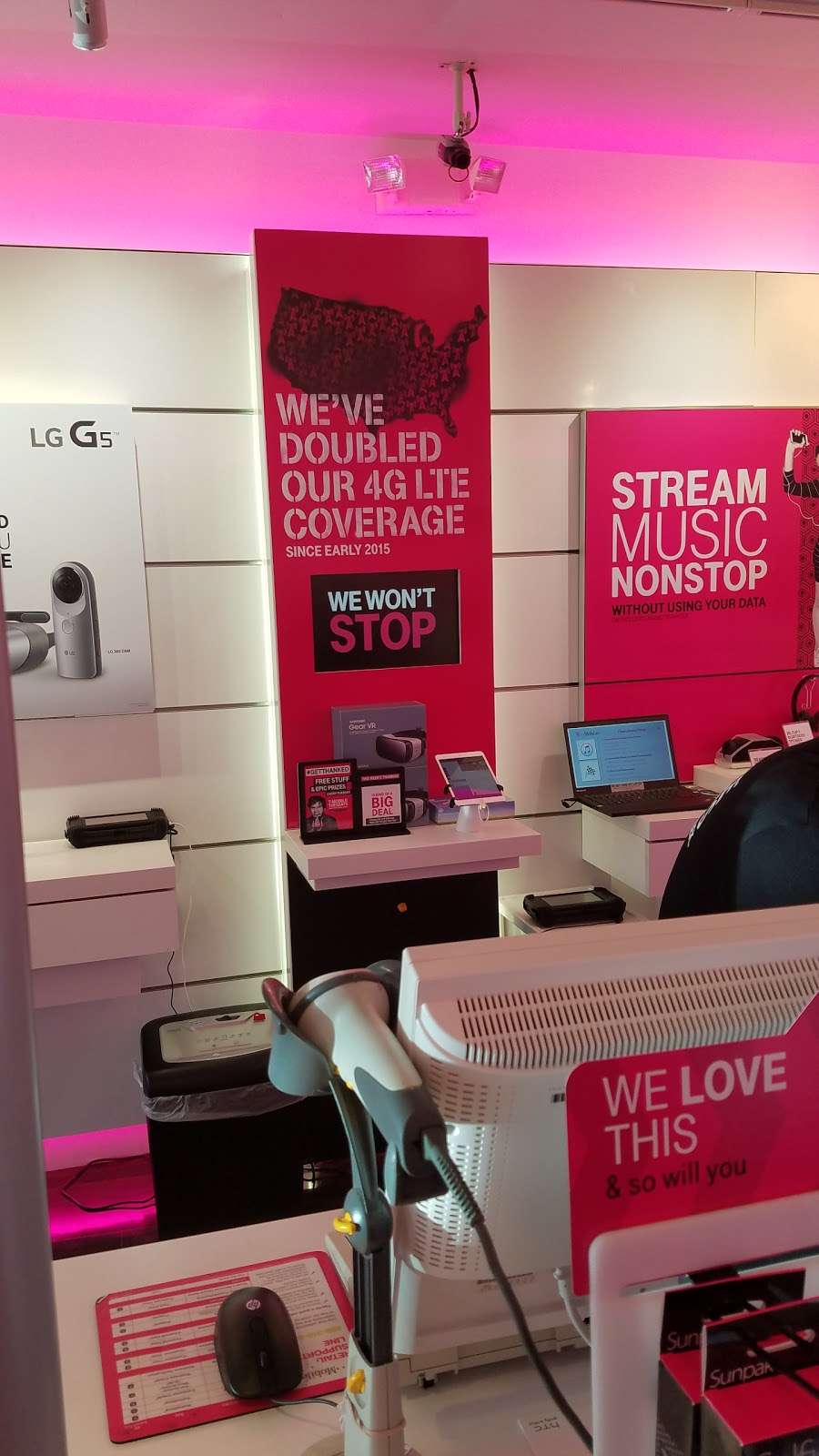 T-Mobile | 8220 E 96th St, Fishers, IN 46038 | Phone: (317) 915-5500