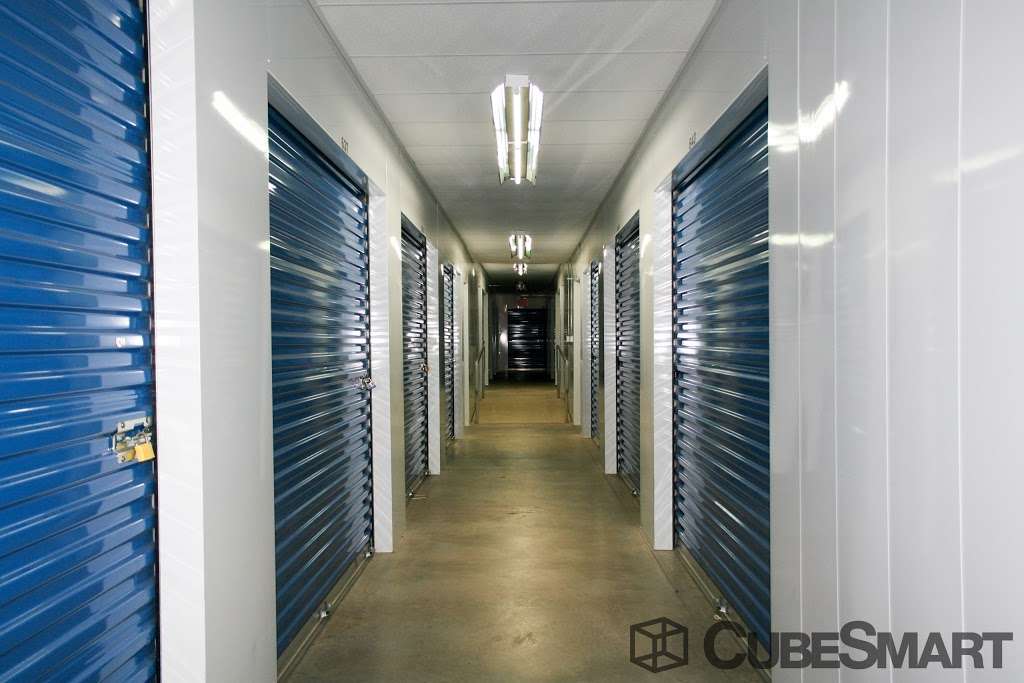 CubeSmart Self Storage | 8001 Snouffer School Rd, Gaithersburg, MD 20879, USA | Phone: (301) 990-9101