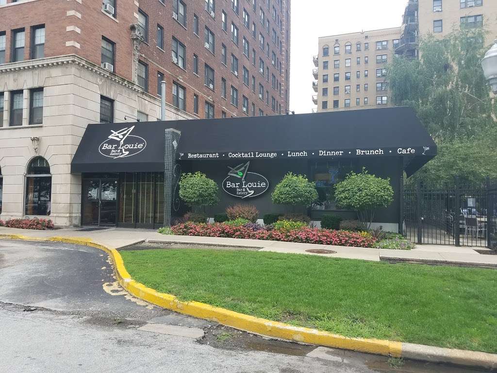 Bar Louie | 5500 S Shore Dr, Chicago, IL 60637, USA | Phone: (773) 363-5300