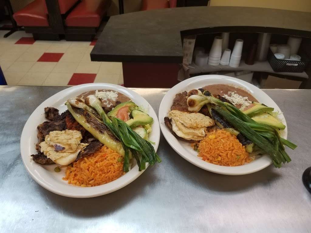 Hacienda El Dorado | 817 Montgomery Rd, Montgomery, IL 60538 | Phone: (630) 299-3343