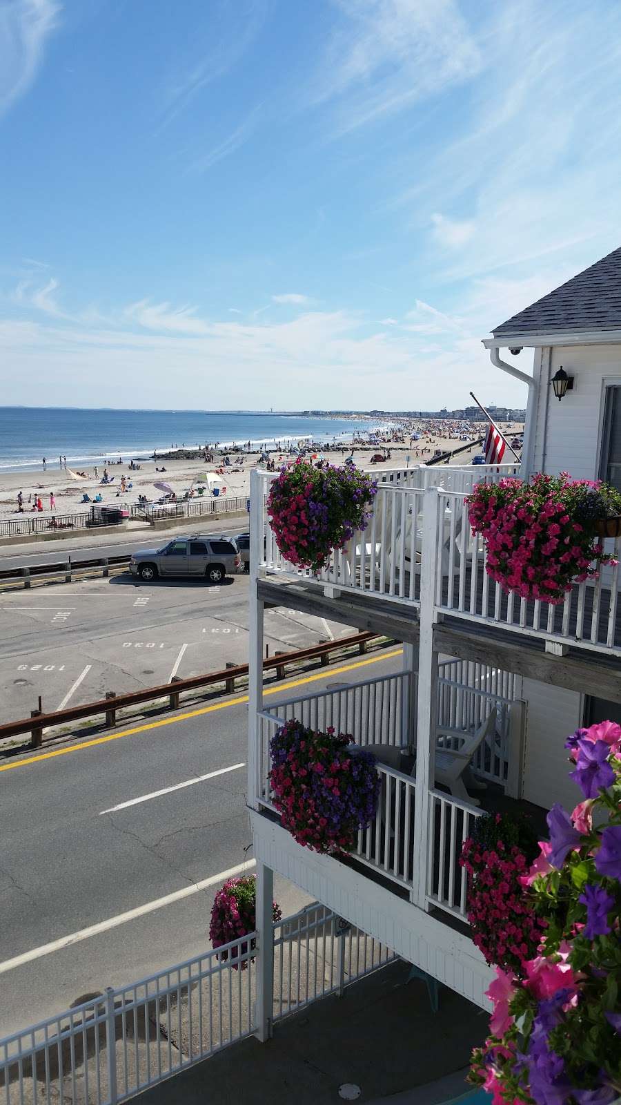 The Atlantic Motel | 391 Ocean Blvd, Hampton, NH 03842, USA | Phone: (603) 929-1416