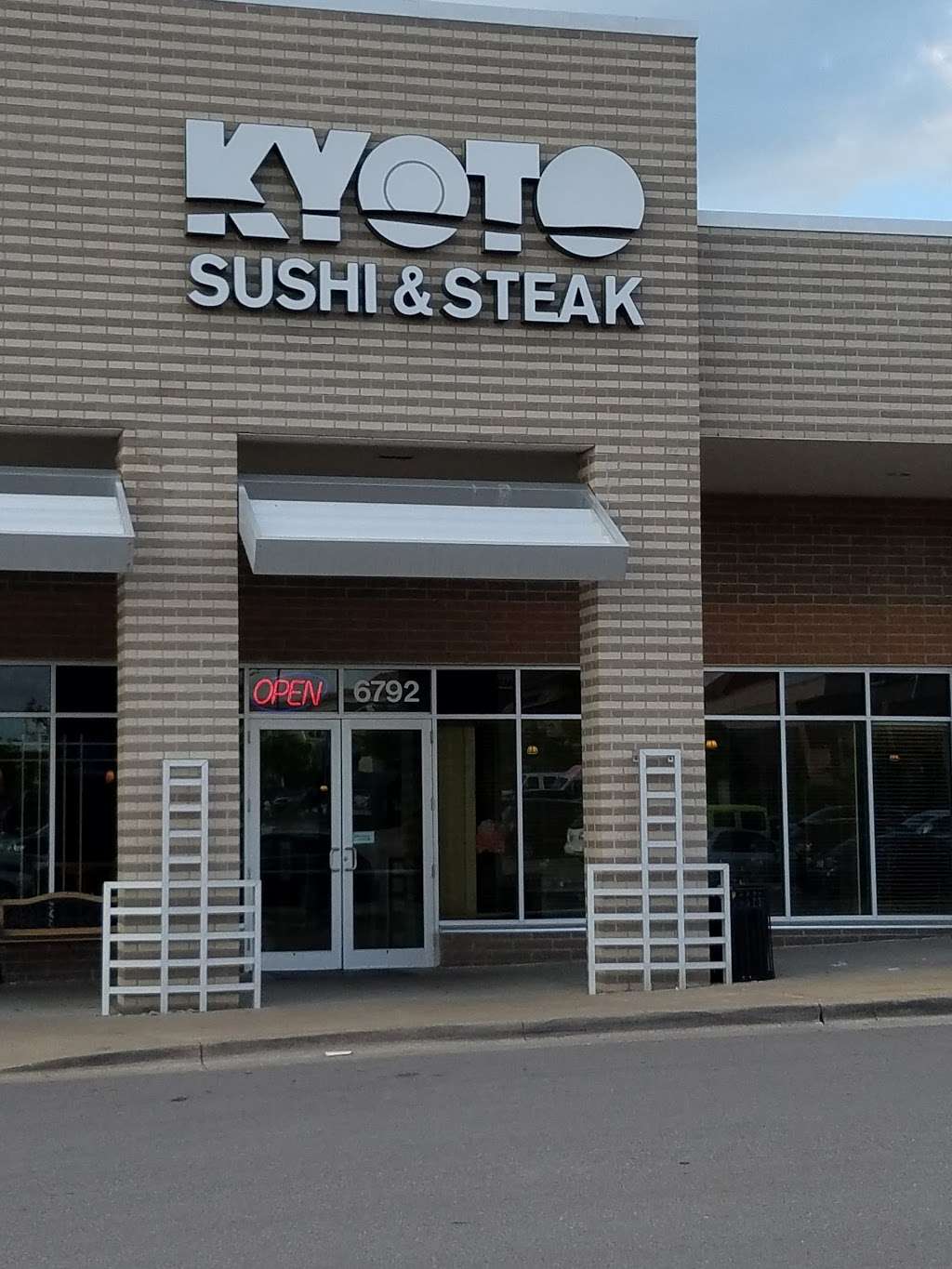 Kyoto Sushi & Steak | 6792 W 135th St, Overland Park, KS 66223, USA | Phone: (913) 239-8868