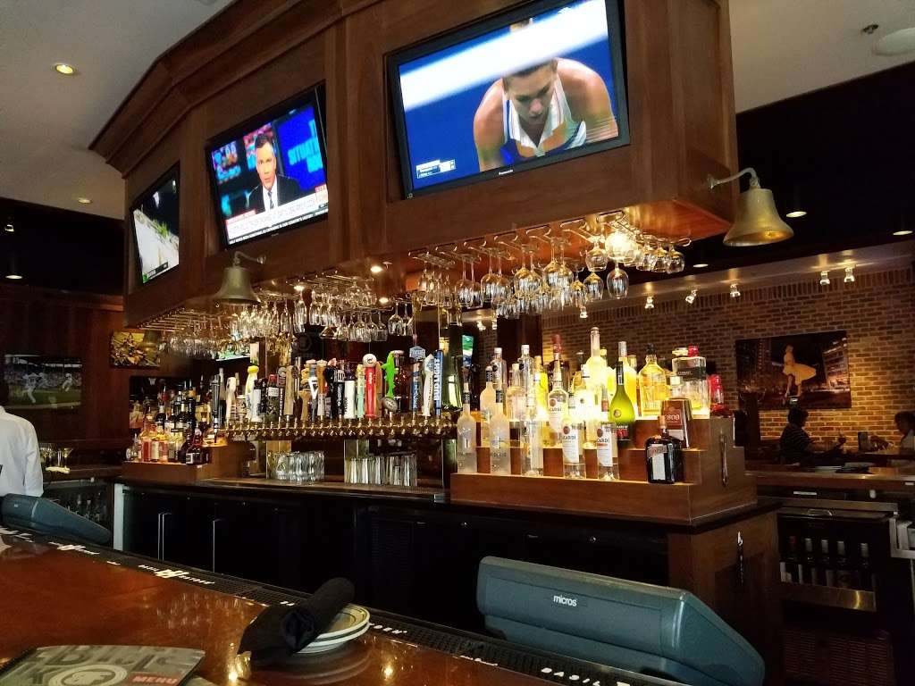 Blackfinn Ameripub Mount Prospect | 157 Randhurst Village Dr, Mt Prospect, IL 60056, USA | Phone: (847) 398-5501