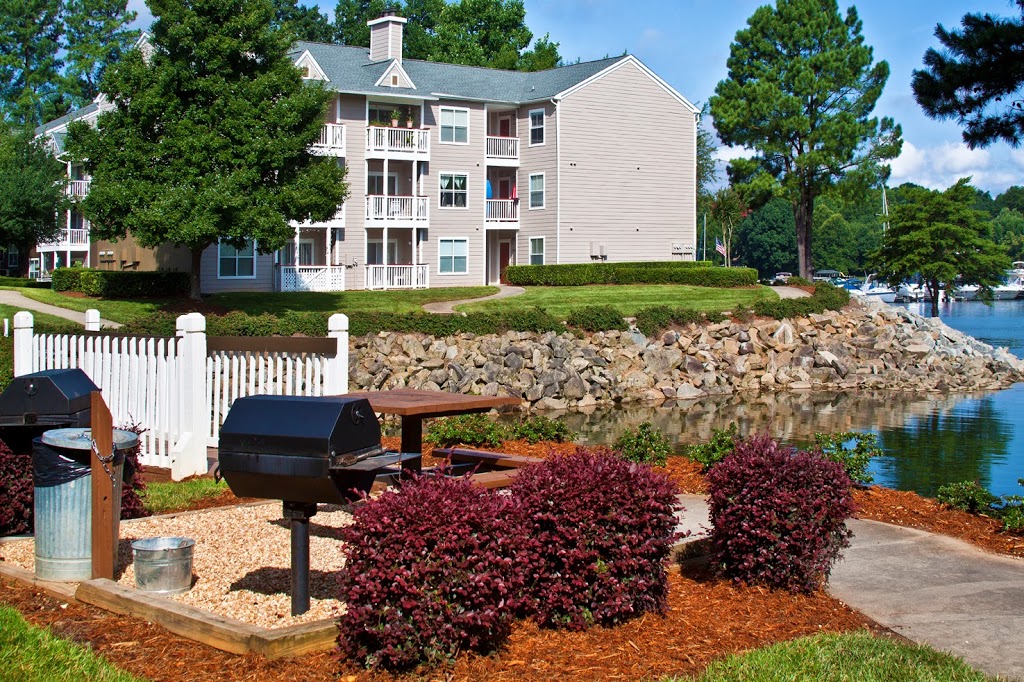 Sailpointe at Lake Norman Apartment Homes | 21222 Nautique Blvd, Cornelius, NC 28031, USA | Phone: (704) 892-7885