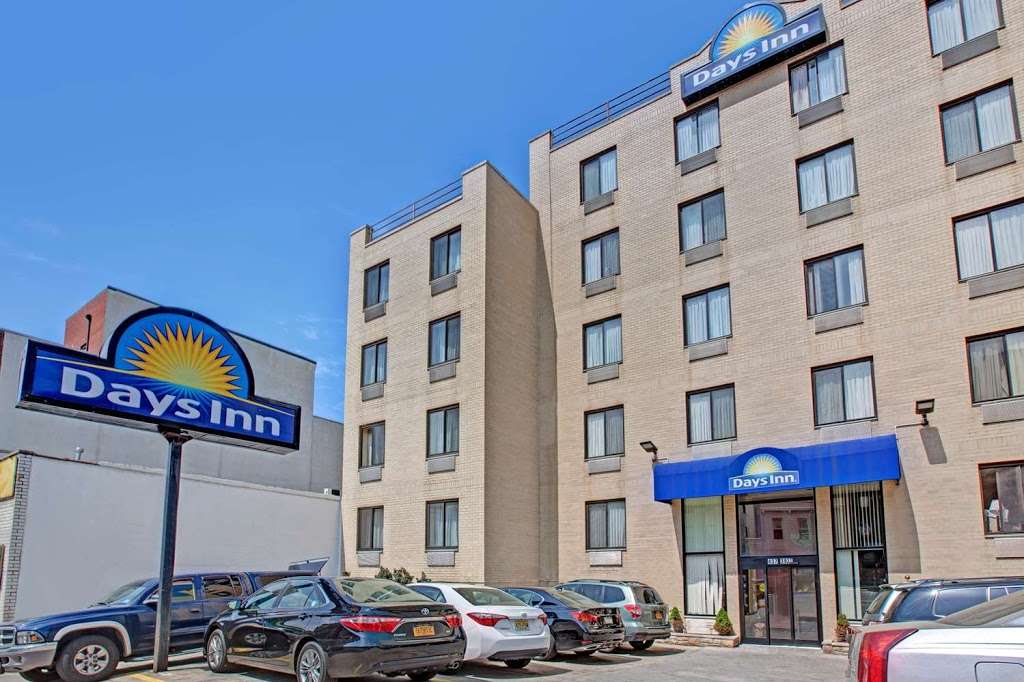 Days Inn by Wyndham Brooklyn | 437 39th St, Brooklyn, NY 11232 | Phone: (718) 732-0117