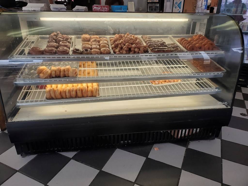 Mikeys Donut King | 7046 Airline Hwy, Baton Rouge, LA 70805, USA | Phone: (225) 356-3562
