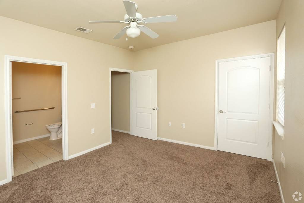 Stonehollow Apartments | 1510 E Cornell St, Lubbock, TX 79403, USA | Phone: (806) 744-4946