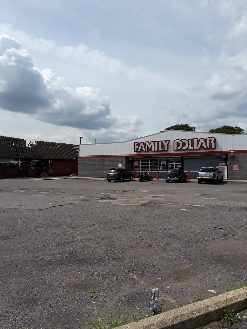 Family Dollar | 6471 W Warren Ave, Detroit, MI 48210, USA | Phone: (313) 263-9551