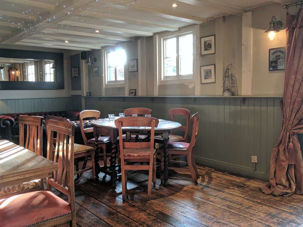 The Green Dragon | 2 St Albans Rd, Barnet EN5 4RE, UK | Phone: 020 8449 2972