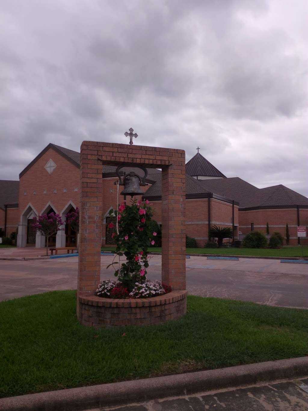 Most Holy Trinity Catholic Church | 1713 N Tinsley St, Angleton, TX 77515, USA | Phone: (979) 849-2421