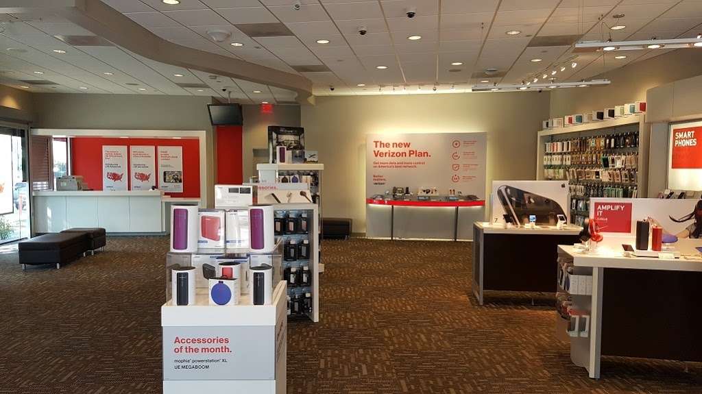 Verizon | 12603 Towne Center Dr, Cerritos, CA 90703, USA | Phone: (562) 809-5650