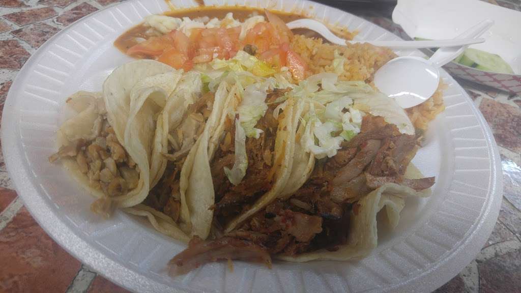 Tacos Y Mariscos El Tio | 10250 Rosecrans Ave, Bellflower, CA 90706, USA | Phone: (562) 925-8381