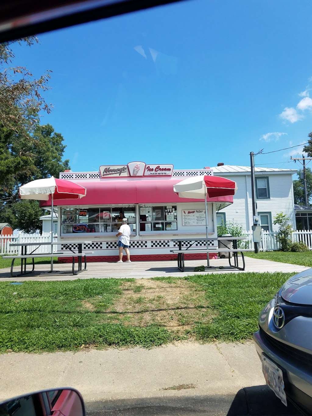 Nancys Ice Cream Shop | 301 Washington Ave, Colonial Beach, VA 22443, USA | Phone: (804) 224-1212