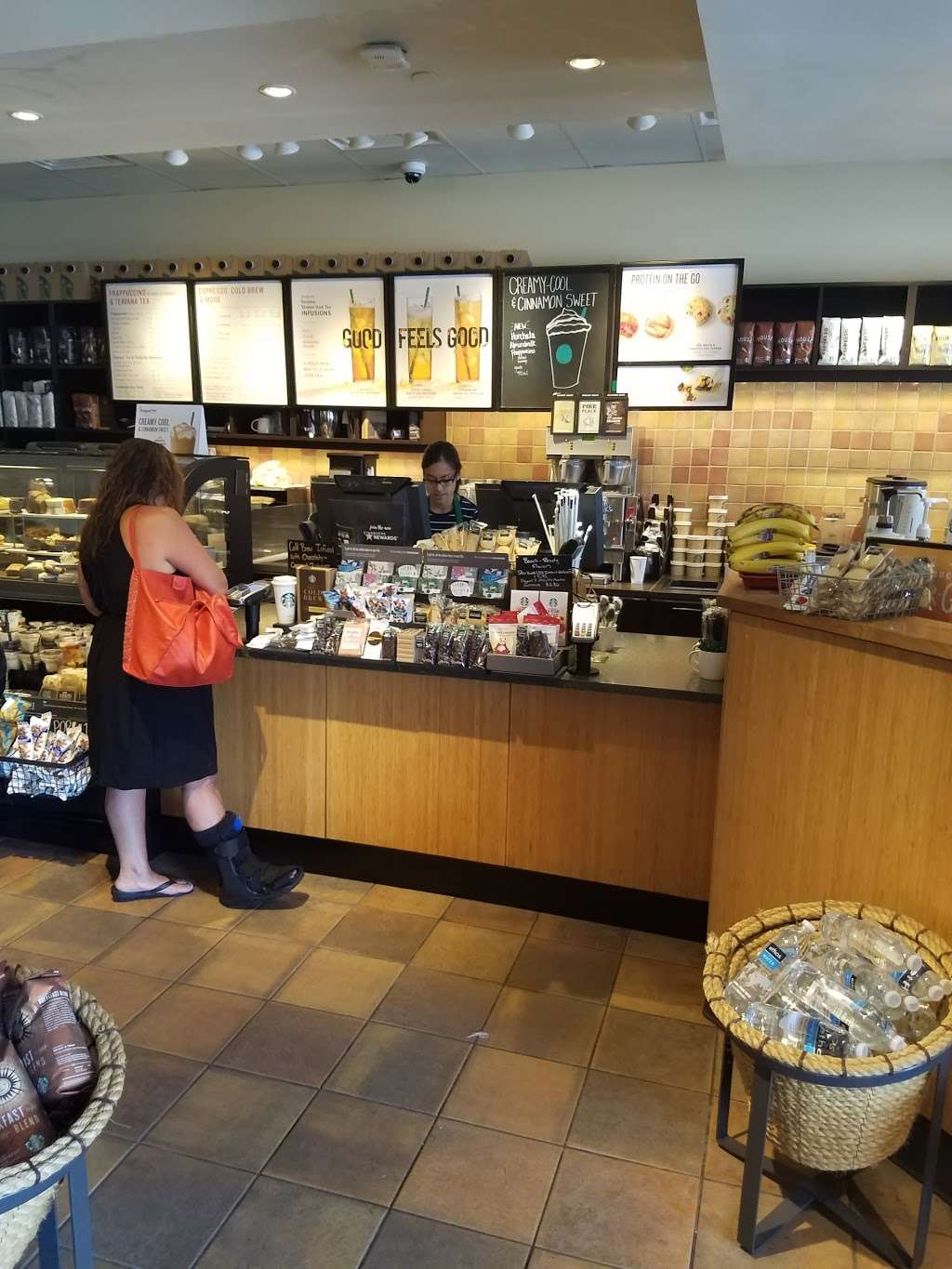 Starbucks | 43 Eisenhower Pkwy, Roseland, NJ 07068, USA | Phone: (973) 364-9555