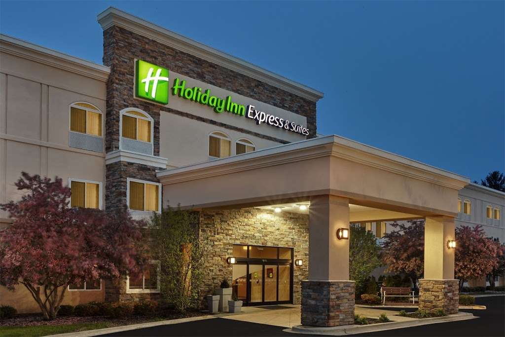 Holiday Inn Express & Suites Chicago-Libertyville | 77 Buckley Rd, Libertyville, IL 60048, USA | Phone: (847) 549-7878