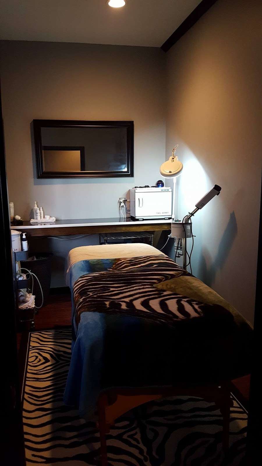 The V Spa | 5609 Dupont Pkwy, Smyrna, DE 19977, USA | Phone: (302) 463-3938