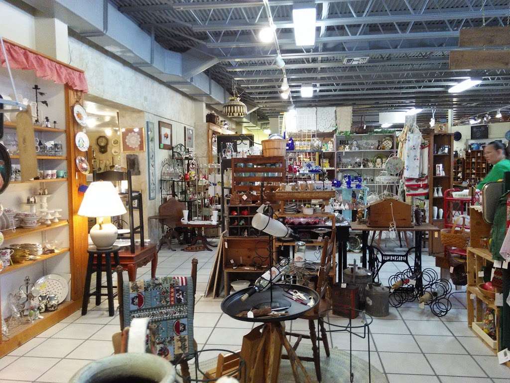 Traditions Antique Mall | 3107 FL-44, Wildwood, FL 34785, USA | Phone: (352) 748-6255