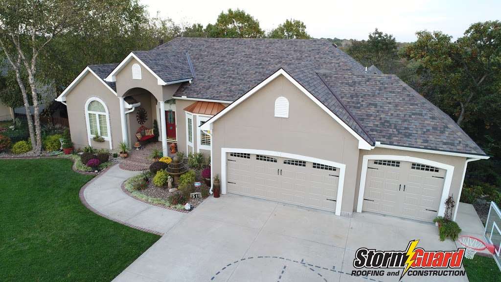 Storm Guard Roofing and Construction | 200 NW McNary Ct, Lees Summit, MO 64086, USA | Phone: (816) 287-0781