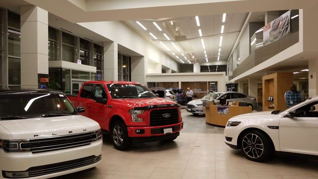 Fox Ford Lincoln | 2501 N Elston Ave, Chicago, IL 60647, USA | Phone: (773) 687-7800