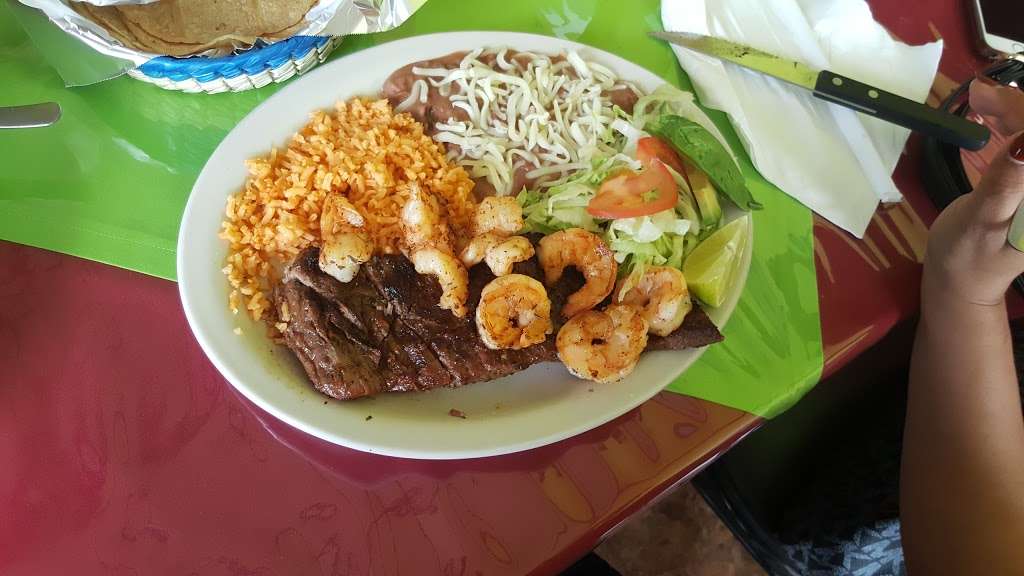 Taqueria Britos | 4101 W Belmont Ave, Chicago, IL 60641, USA | Phone: (773) 685-5997