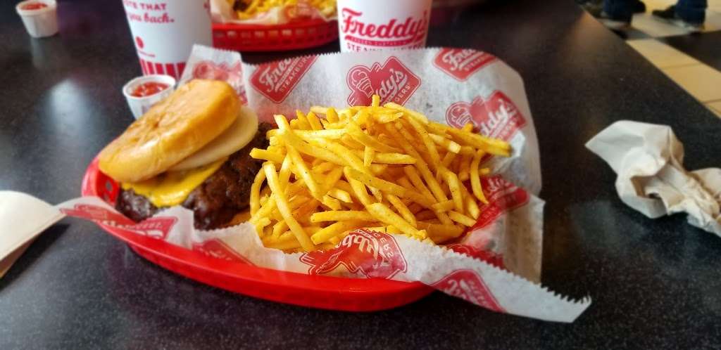 Freddys Frozen Custard & Steakburgers | 5150 N Oak Trafficway, Kansas City, MO 64118 | Phone: (816) 599-2626