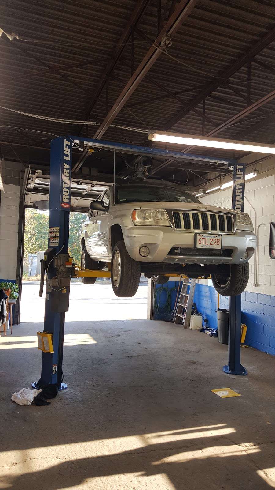 Johns Garage | 100 Asbury St, South Hamilton, MA 01982 | Phone: (978) 626-1112