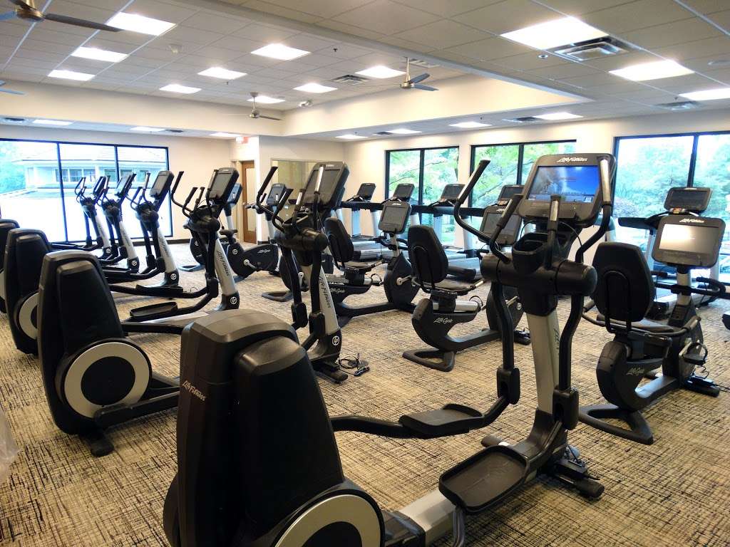 Country Club of Leawood - gym  | Photo 4 of 10 | Address: 12700 Overbrook Rd, Leawood, KS 66209, USA | Phone: (913) 491-3888