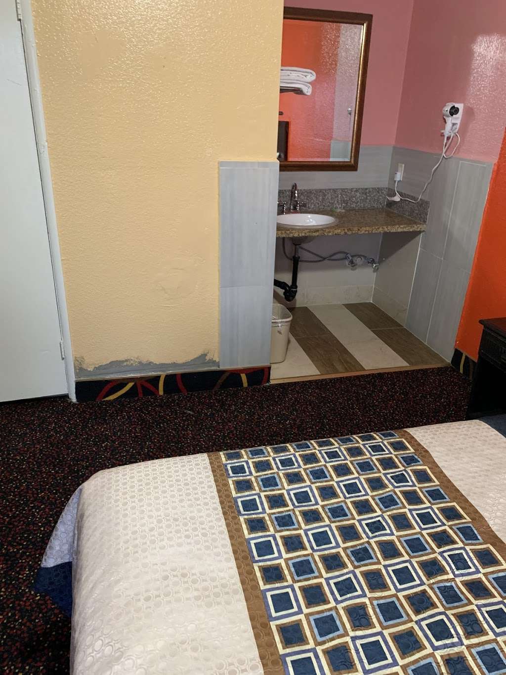 4 Star motel | 7400 S Figueroa St, Los Angeles, CA 90003, USA | Phone: (323) 789-6850