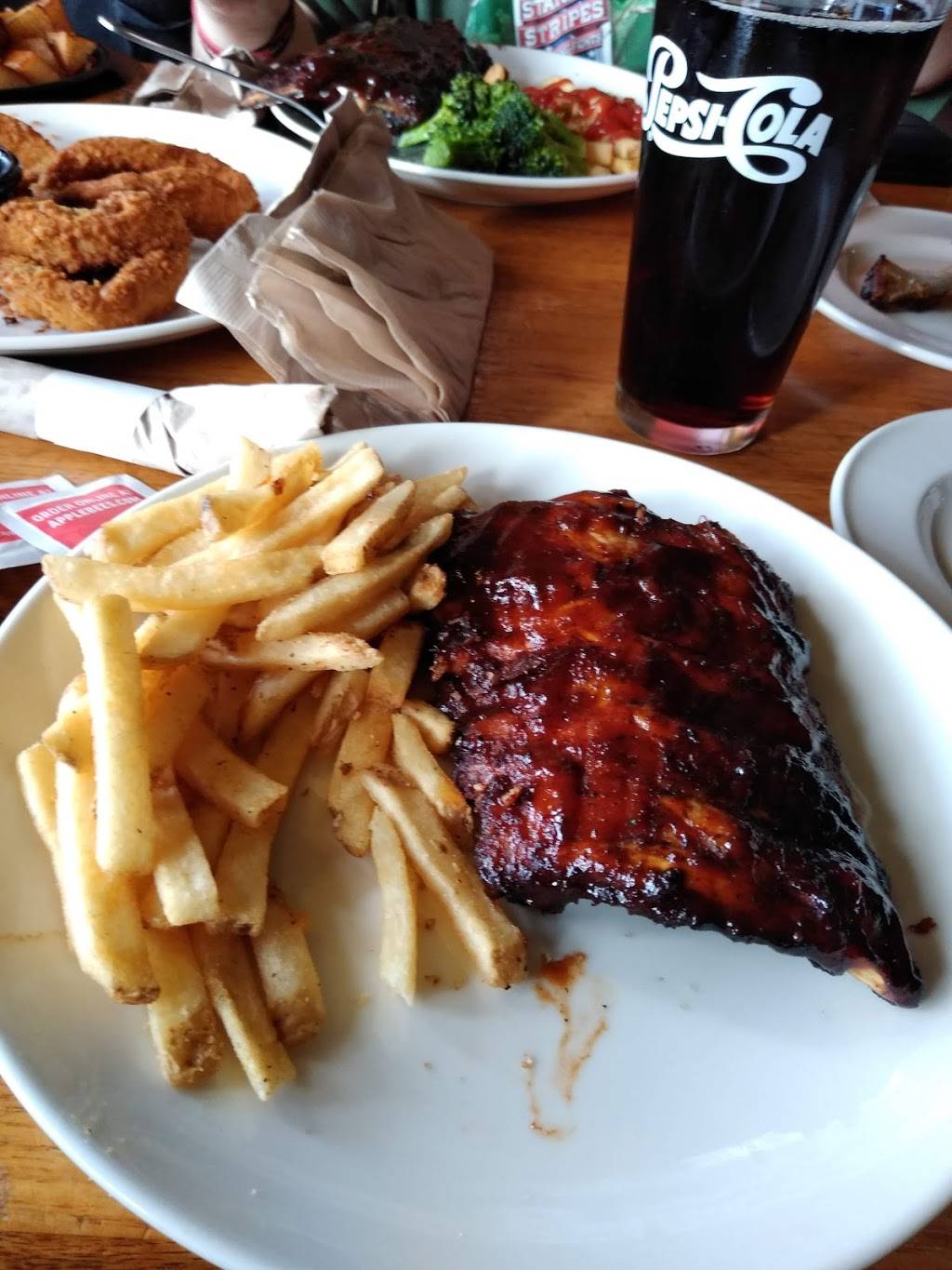 Applebees Grill + Bar | 10402 S 15th St, Bellevue, NE 68123, USA | Phone: (402) 293-8400