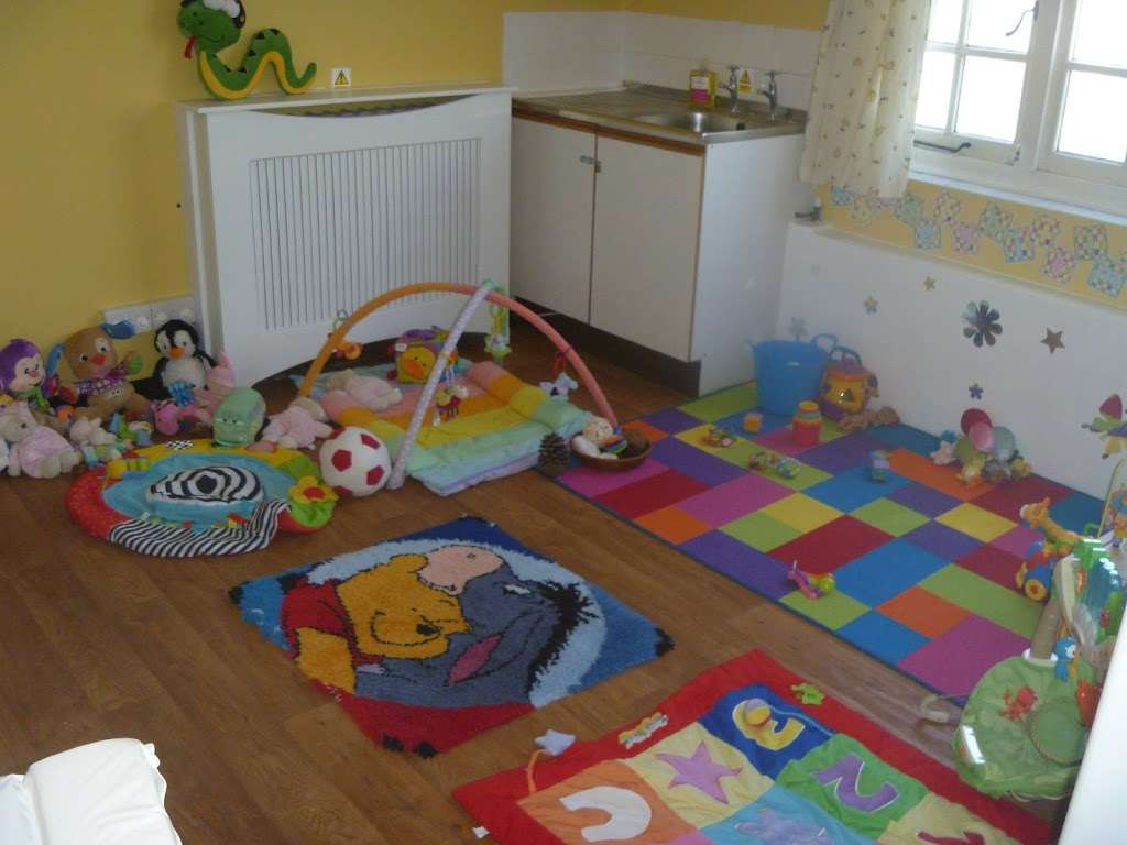 Wee Ones Day Nursery & Pre School | 26 Bakers Ln, Lingfield RH7 6HD, UK | Phone: 07801 550400