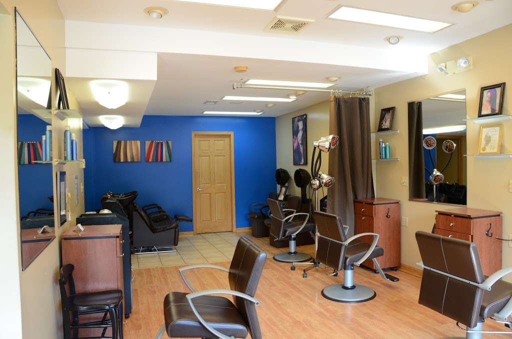 Studio 4 Salon | 420 N Broad St, Griffith, IN 46319 | Phone: (219) 922-4444