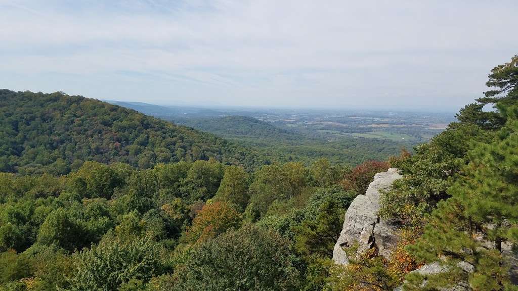 Raven Rocks Trailhead | Bluemont, VA 20135, USA