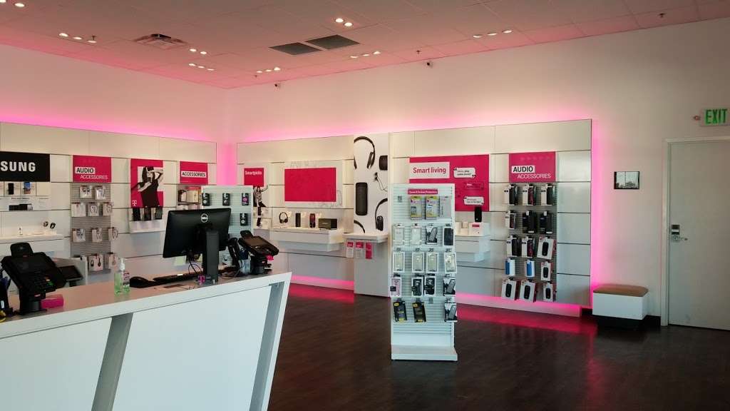 T-Mobile | 450 E Bromley Ln Unit 100, Brighton, CO 80601, USA | Phone: (720) 778-5001