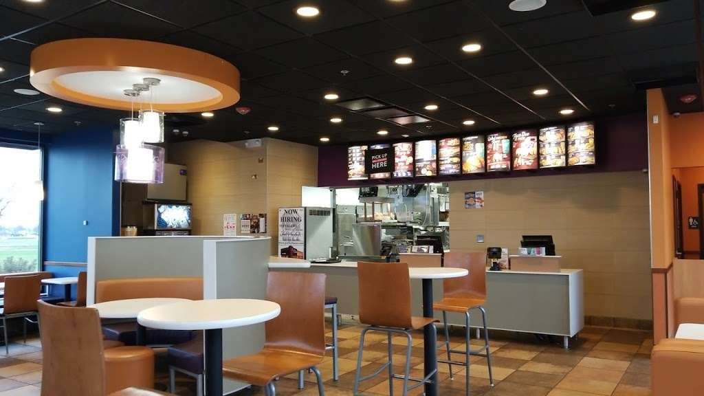 Taco Bell | 3423 Orchard Rd, Oswego, IL 60543, USA | Phone: (630) 554-1281