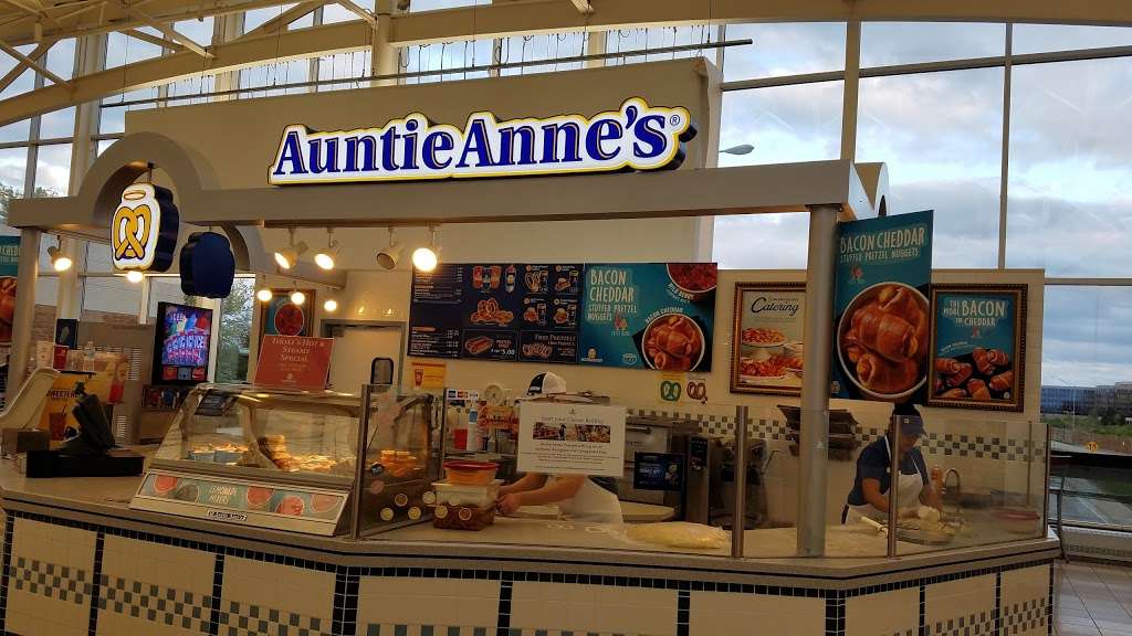 Auntie Annes | 13783 West Oasis Service RD, Lake Forest, IL 60045 | Phone: (847) 295-9210