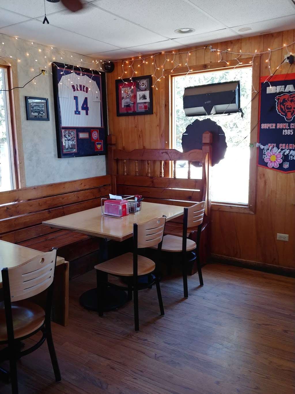 JJ Twigs Pizza & Pub | 150 S Northwest Hwy, Palatine, IL 60074 | Phone: (847) 358-1400