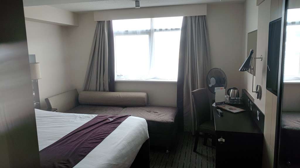 Premier Inn Epsom South | Brighton Rd, Burgh Heath, Banstead, Tadworth KT20 6BW, UK | Phone: 0871 527 8382