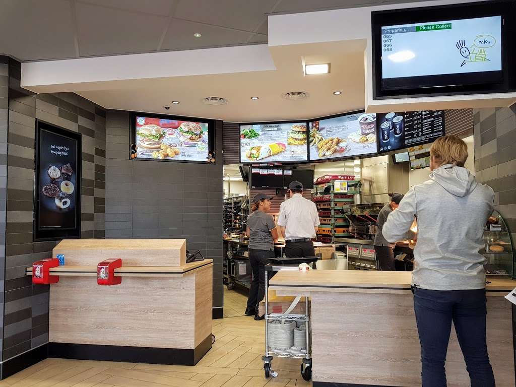 McDonalds | Whalebone Ln N, Dagenham, Romford RM6 5QT, UK | Phone: 020 8598 9078