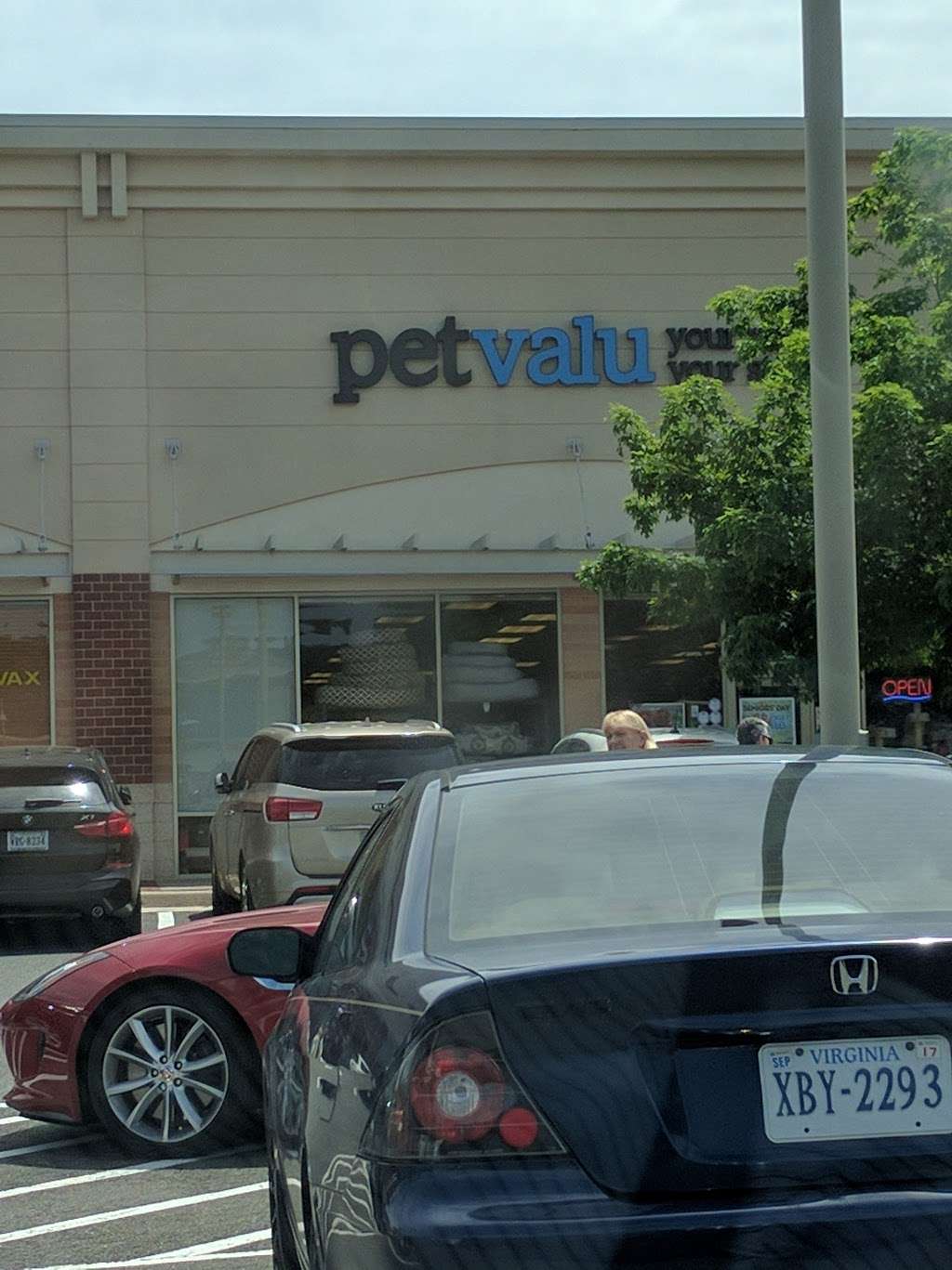 Pet Valu | 8061 Stonewall Shops Square, Gainesville, VA 20155, USA | Phone: (571) 261-3015