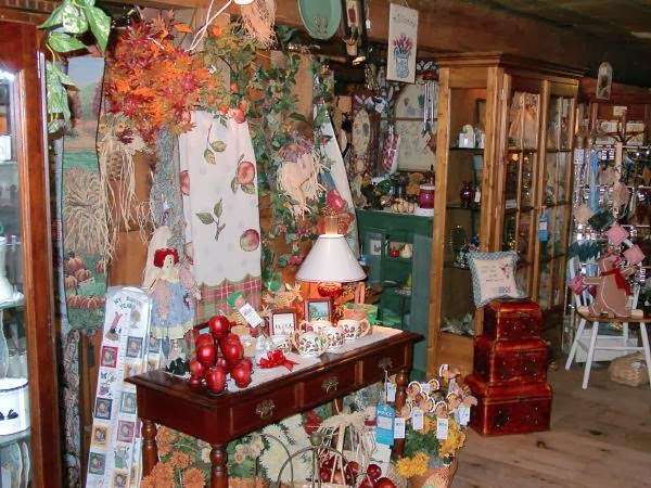 Whiffle Tree Candle Co & Covered Bridge Home Interiors | 101 Andover Rd, Billerica, MA 01821 | Phone: (978) 663-6346