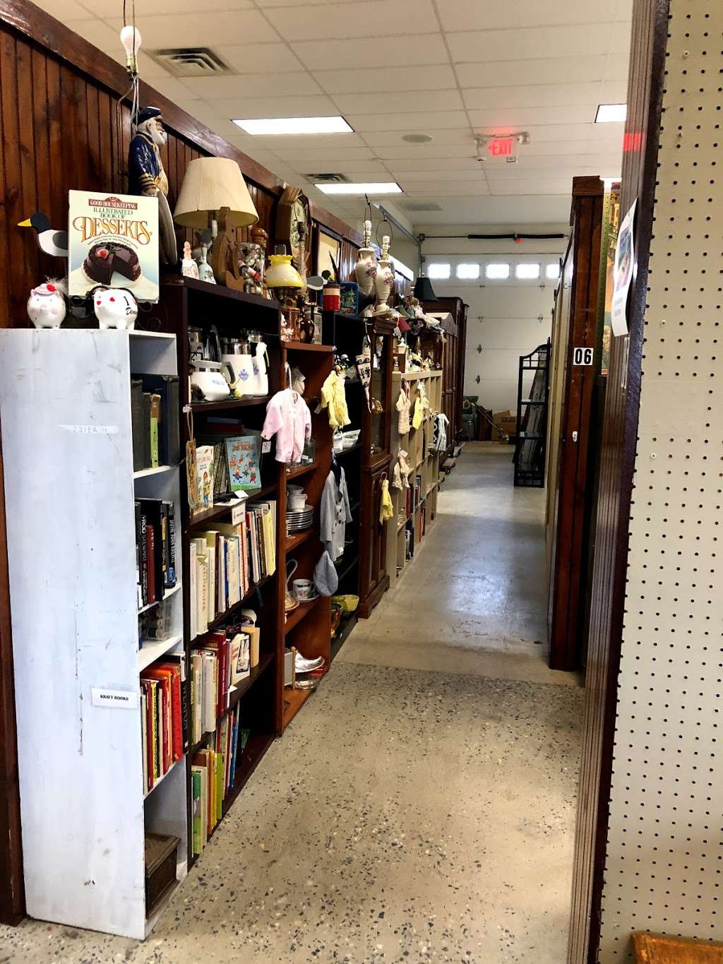 COLUMBUS ANTIQUES MALL LLC | 2885 US-206, Columbus, NJ 08022, USA | Phone: (609) 267-0425