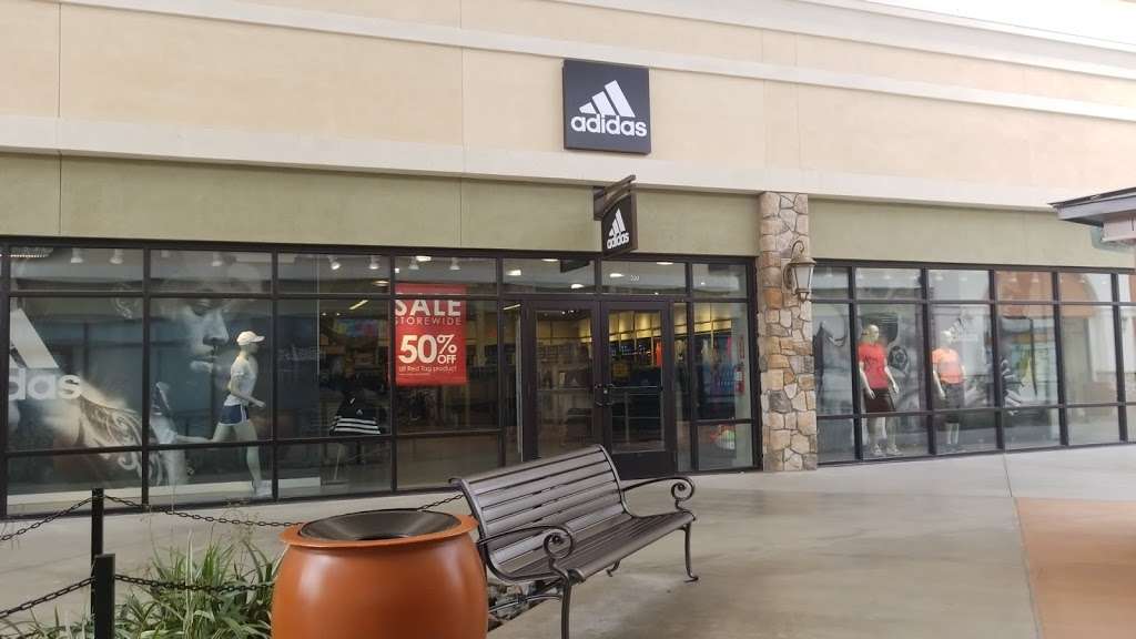 adidas Outlet | 5071 Outlets at Tejon Pkwy Suite 220, Arvin, CA 93203, USA | Phone: (661) 858-2550