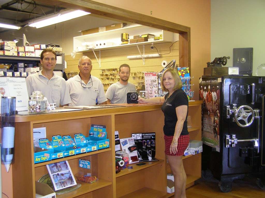 About Town Lock & Safe Co | 2404 N Dixie Hwy, Fort Lauderdale, FL 33305, USA | Phone: (954) 566-8957