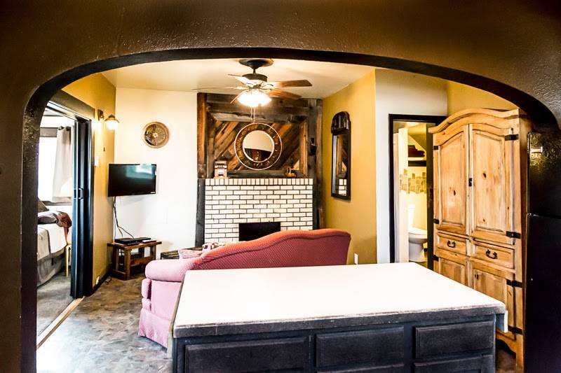 The Ivywild Lodge | 118 E Brookside St, Colorado Springs, CO 80905 | Phone: (719) 447-7678