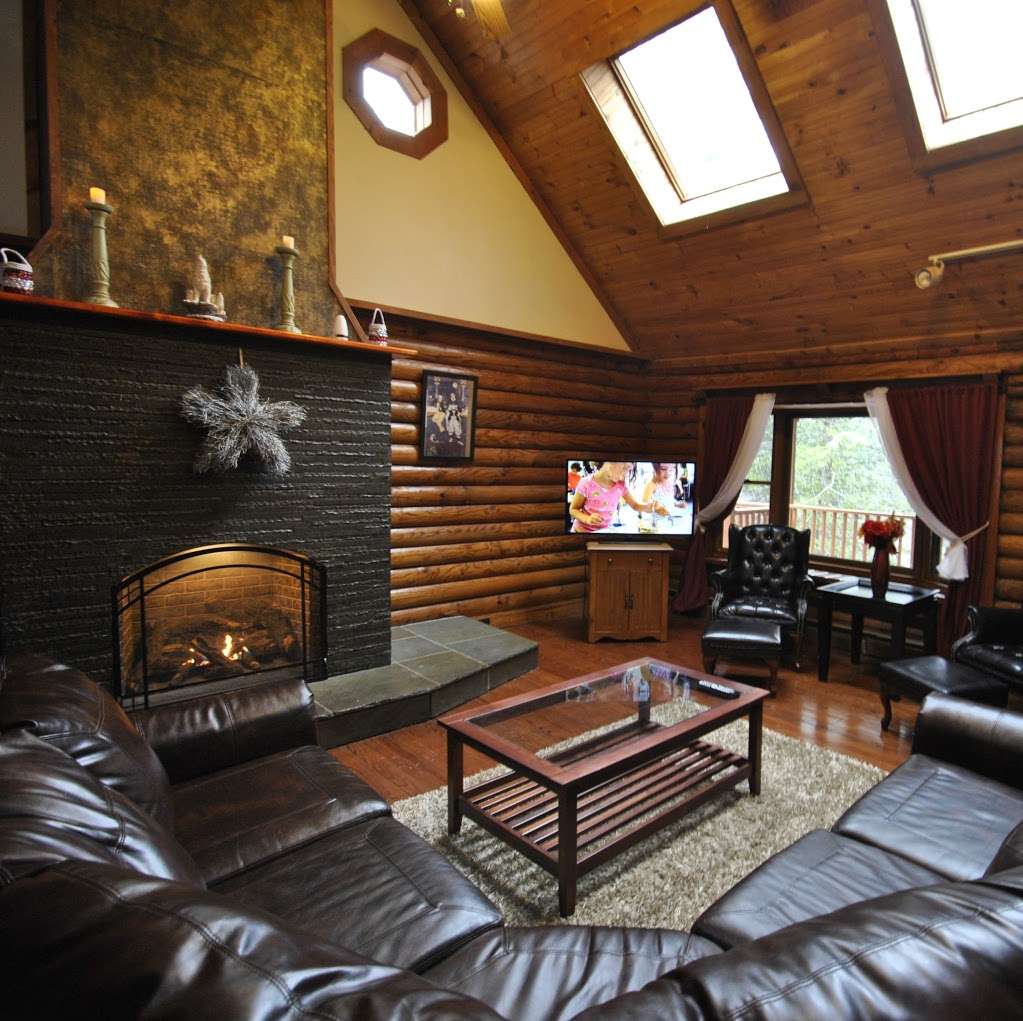 Pocono Ski Cabins Rentals & Homes - Great Lodge on Moonlight Dri | 151 Terrace Dr, East Stroudsburg, PA 18301, USA | Phone: (718) 303-0448