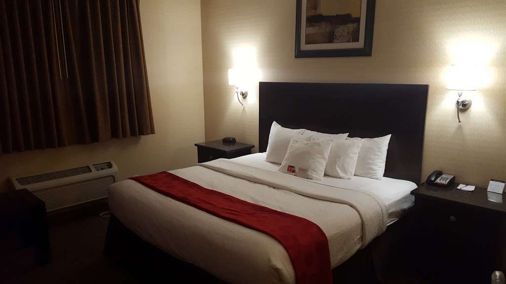 Ramada by Wyndham Bronx | 1000 Baychester Ave, Bronx, NY 10475, USA | Phone: (718) 862-2000