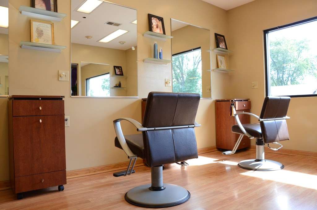 Studio 4 Salon | 420 N Broad St, Griffith, IN 46319 | Phone: (219) 922-4444