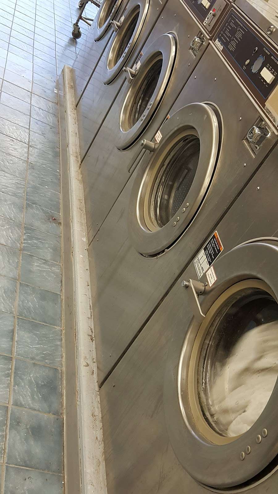 Denville Laundromat | 123 E Main St #32, Denville, NJ 07834, USA | Phone: (973) 957-1510